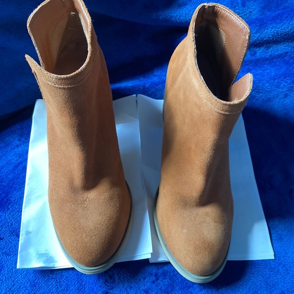 Suede like slip on Rusty tan boot size 8 - Picture 3 of 12